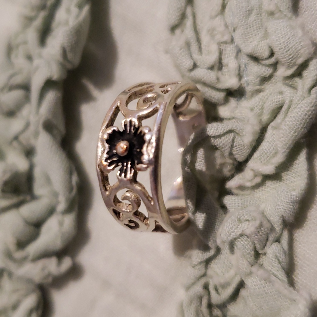 Flower Sterling Silver Toe Ring Flower Sterling Silver Toe Ring